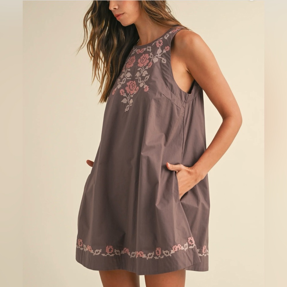 034 MABLE LORALYN EMBROIDERED MINI DRESS, Small NWT